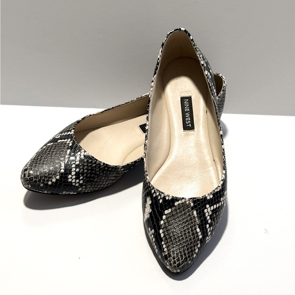 Nine West Speakup Gray Snake Print Textures Leather Flats sz 6 - Picture 1 of 6